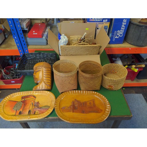 259 - Collection of wicker baskets in various sizes.