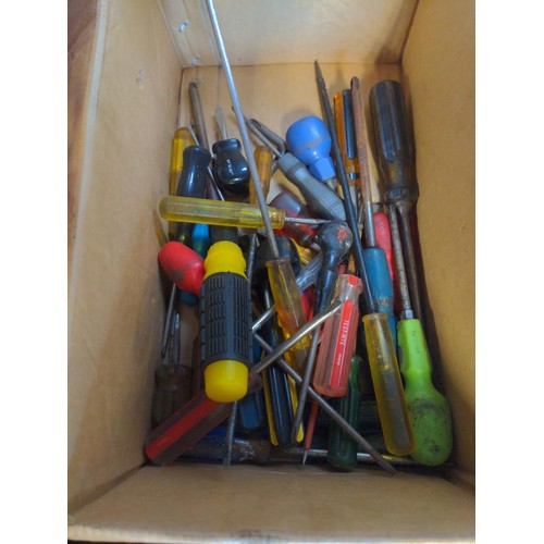 335 - Large box of hammers, inc. Estwing & panel beating hammers, box of screwdrivers & Bulldog tr... 