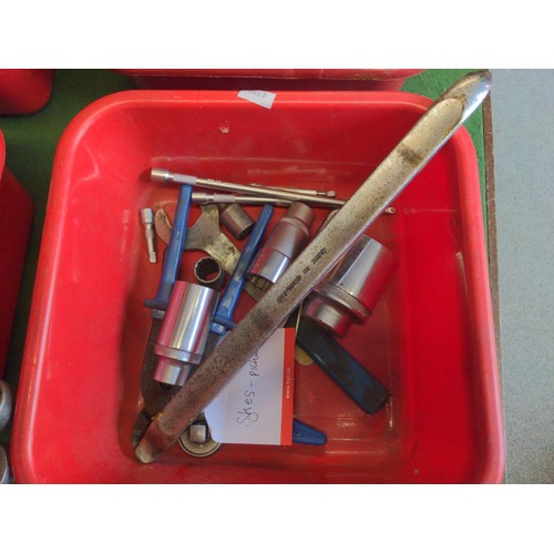 336 - 6 tubs & 1 small box of organised sockets & spanners