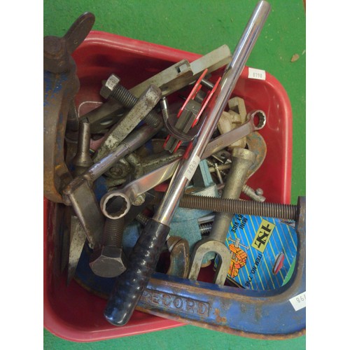 340 - Quantity of mixed use clamps, vices & jacks. Mostly mechanics use, Sykes Pickavant flaring tool ... 