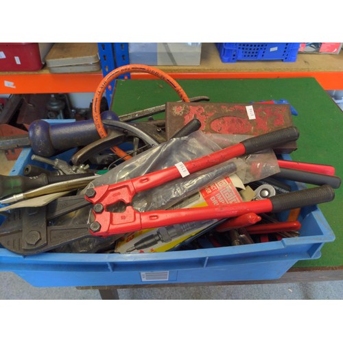 342 - Box of hand tools, mostly nips, pliers, bit tools, ratchet driver, snips etc. Mostly good condition.