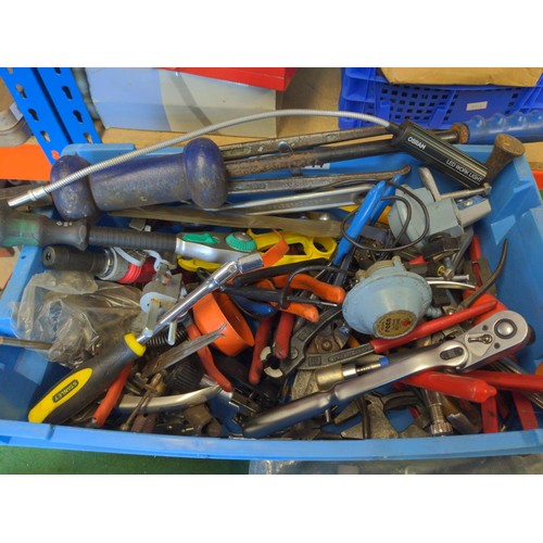 342 - Box of hand tools, mostly nips, pliers, bit tools, ratchet driver, snips etc. Mostly good condition.