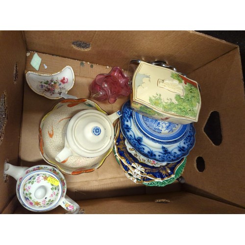 957 - Assorted ceramics in box