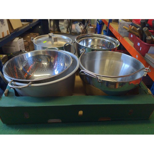 398 - Collection of quality cooking pots, pans and mixing bowls