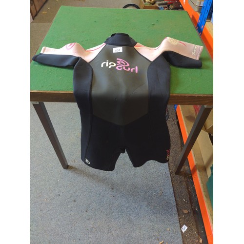 403 - Size 10 Rip curl shortie wetsuit.