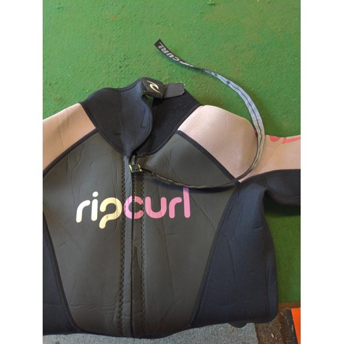 403 - Size 10 Rip curl shortie wetsuit.