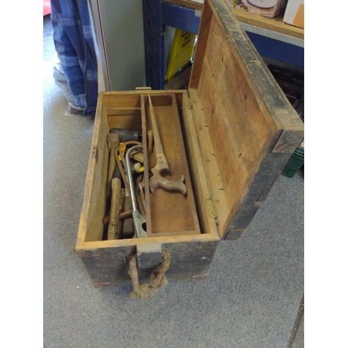 405 - Vintage tool box with contents, inc Harvey Frost bottle jack, machette, etc.. Dim, W 73 D 37.5 H 34&... 