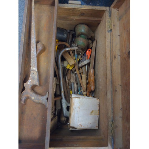 405 - Vintage tool box with contents, inc Harvey Frost bottle jack, machette, etc.. Dim, W 73 D 37.5 H 34&... 