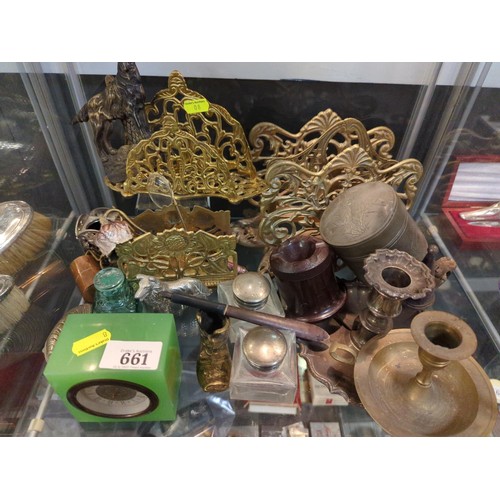 661 - Shelf of mostly metal ware, including brass letter racks, door knocker, and a clock