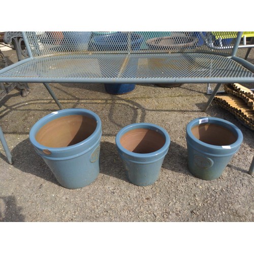 100 - 3 glazed heritage garden pots. Largest H25cm