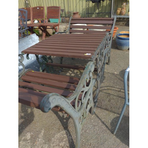 102 - Metal framed garden table & 2 wide seated chairs. Table W77cm