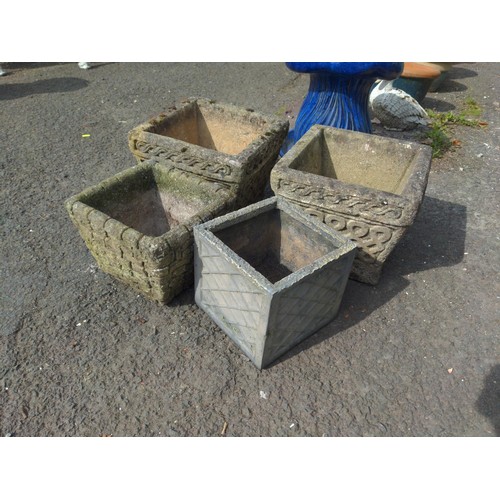 111 - 4 Square garden planters. Largest 2 W30cm H24cm