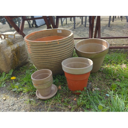 127 - 4 small concrete plant pots together with larger ribbed terracotta planter (H30cm)