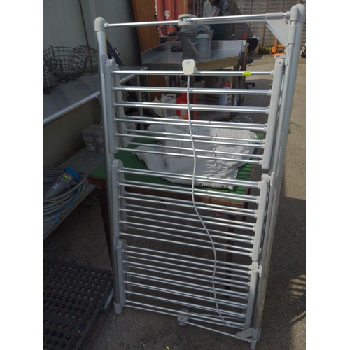 180 - Electric heated clothes dryer. Dry soon. 300 wattsH135 CM