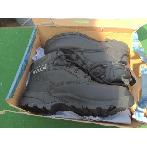 190 - A pair of Vixen ladies safety boots size 41