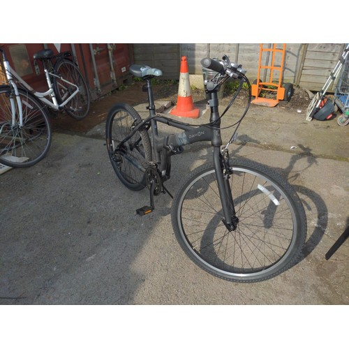 42 - Dahon Espresso folding bike. Medium size frame with 21 gears. Appears lightly used from new, in good... 