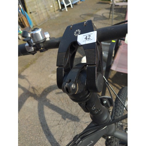 42 - Dahon Espresso folding bike. Medium size frame with 21 gears. Appears lightly used from new, in good... 