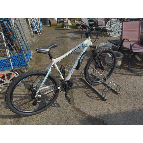 44 - Diamondback PeakHD hardtail with hydraulic disc brakes, 18