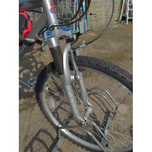 45 - Raleigh hardtail mountain bike. 21 speed, 18