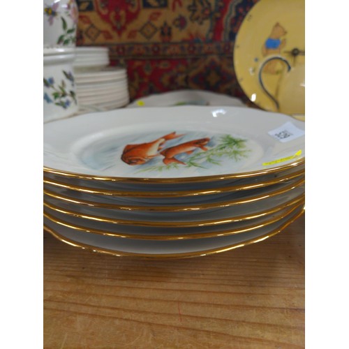 529 - Set of six gilt rimmed French fish themed plates by  Chauvigny together with an Apilco fish pla... 