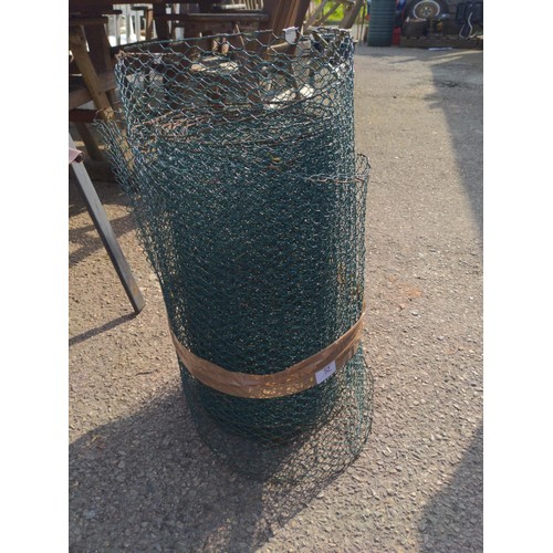 52 - Roll of wire mesh fencing/covering. W50cm length unknown.