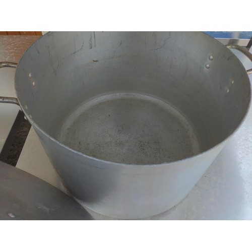 54 - Very large cook pot with lid. H31cm D48cm