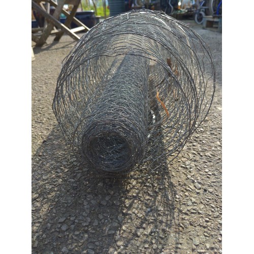 59 - Roll of chicken wire. W65cm, length unknown.