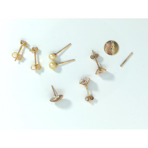 654 - Pair of scrap 18ct gold white stone set ear studs, gross weight 0.59 gram, pair of 9ct gold and whit... 