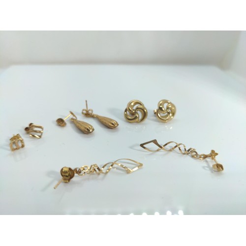 661 - Four pairs of 9ct gold earrings, gross weight 2.7 grams