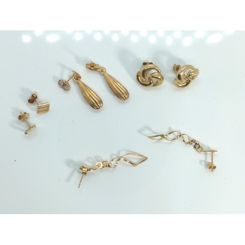 661 - Four pairs of 9ct gold earrings, gross weight 2.7 grams