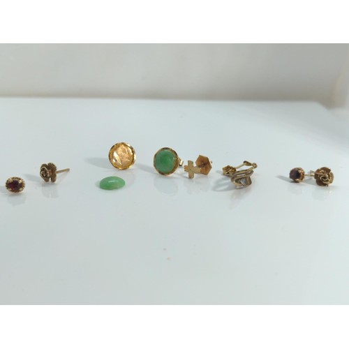 664 - 1.68 grams scrap 9ct gold and two pairs of yellow metal ear studs tested positive for 9ct gold (butt... 