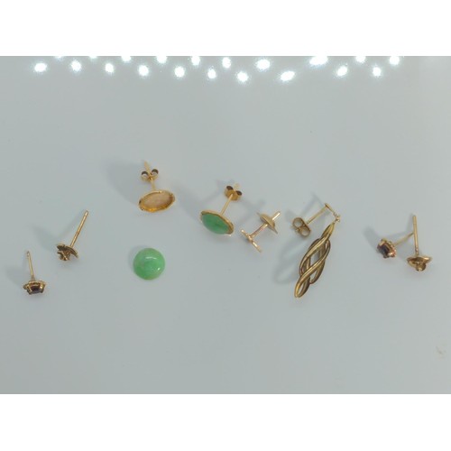 664 - 1.68 grams scrap 9ct gold and two pairs of yellow metal ear studs tested positive for 9ct gold (butt... 