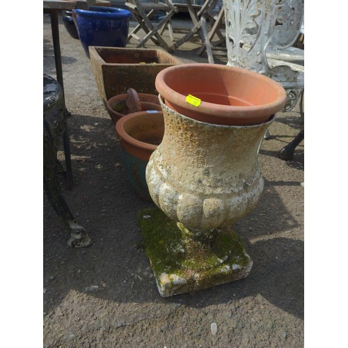 96 - Various terracotta & plastic planters. Largest W42cm