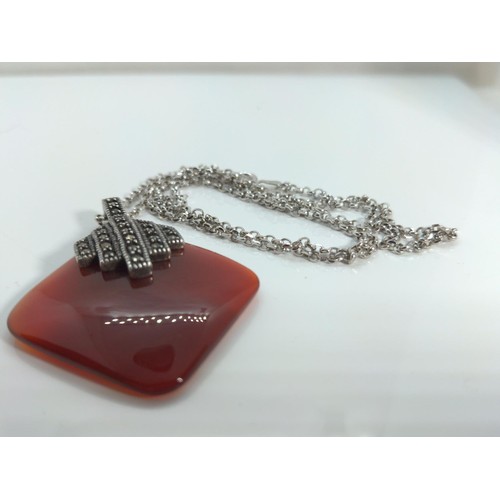 670 - 925 silver and agate pendant with silver chain