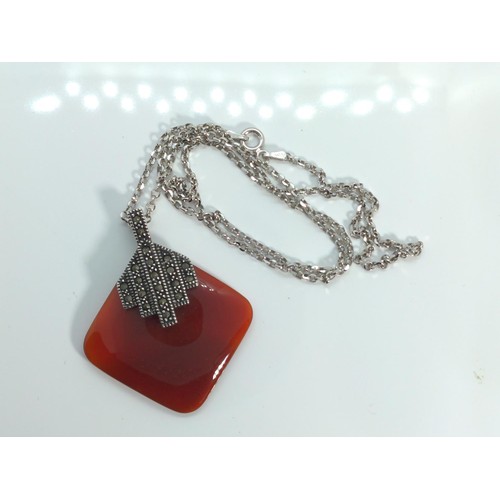 670 - 925 silver and agate pendant with silver chain