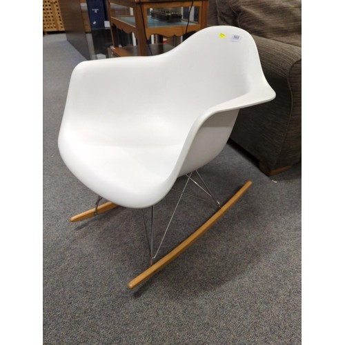 968 - Modern bucket seat rocking chair in white plastic W62 cm