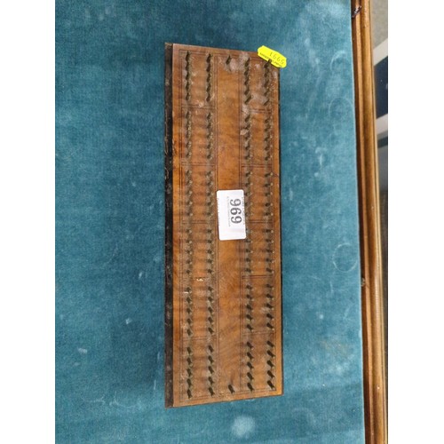 969 - 12 section vintage hedgehog cribbage board.