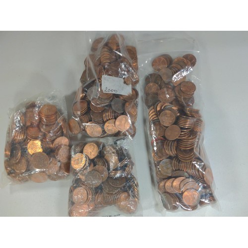 595 - Tub of US cents, gross weight including tub 3.49kg