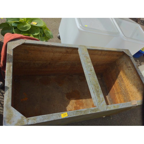 106 - Large galvanised water tank / planter. W122cm D61cm H62cm