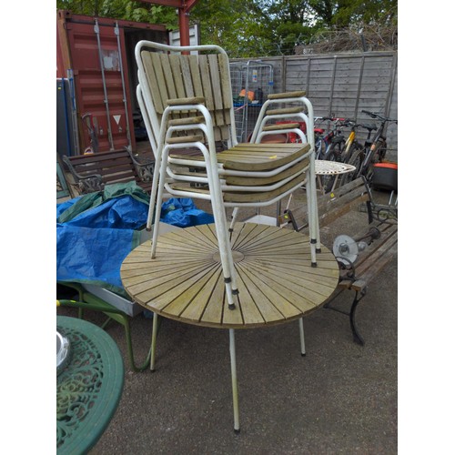 111 - Metal framed wooden slatted garden table & 3 chairs. Table D 102cm