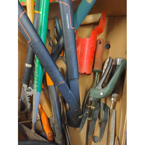 197 - Box of hand tools inc. loppers