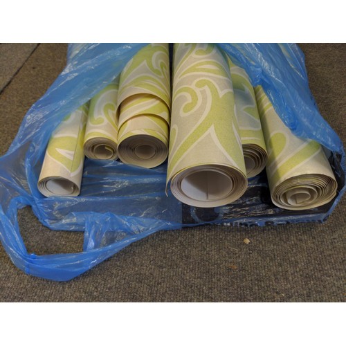 199 - Part rolls of matching wall paper. Good for crafting