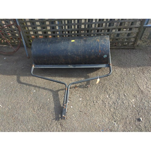 1 - Garden roller, with ride-on mower type pin hitch fitting. W104cm