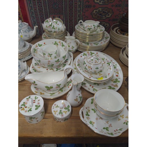 669 - Wedgwood Wild Strawberry dinner and tea ware inc, 3 cups, bowls, dinner plates, side plates, milk ju... 