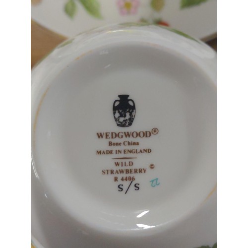 669 - Wedgwood Wild Strawberry dinner and tea ware inc, 3 cups, bowls, dinner plates, side plates, milk ju... 