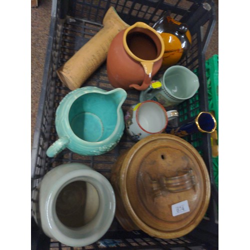 674 - Five pieces of studio pottery stoneware and other assorted ceramics plus another green crate of ston... 