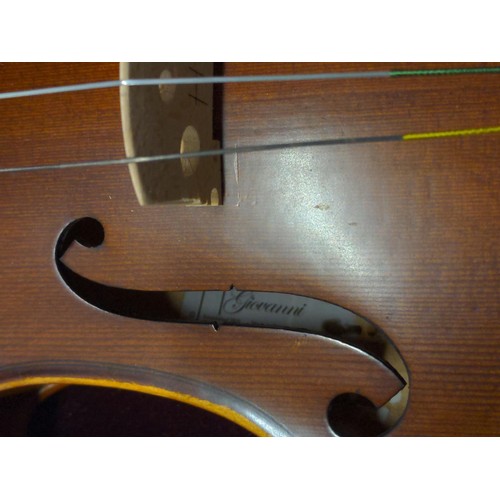 686 - Hidersine Geovanni Violin made in China with two bows accessories and plush purpose made case. 4/4 s... 