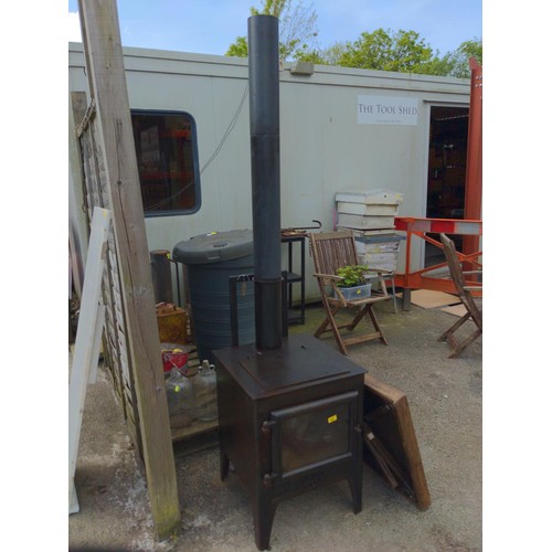 80 - Esse log burning stove with stove / grill top. For outdoor use.