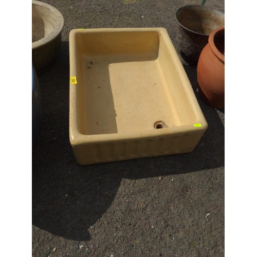 88 - French style shallow basin / planter. Width 61cm x d. 46cm x h.18cm