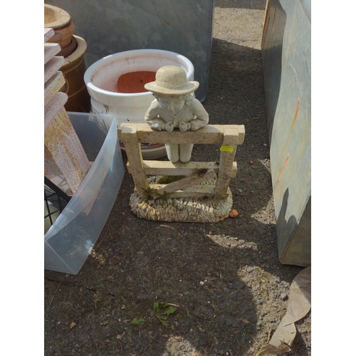 91 - Qty. of plant pots, features & ornaments etc.